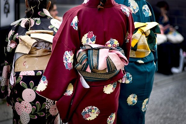 Découvrez l'élégance intemporelle du kimono japonais